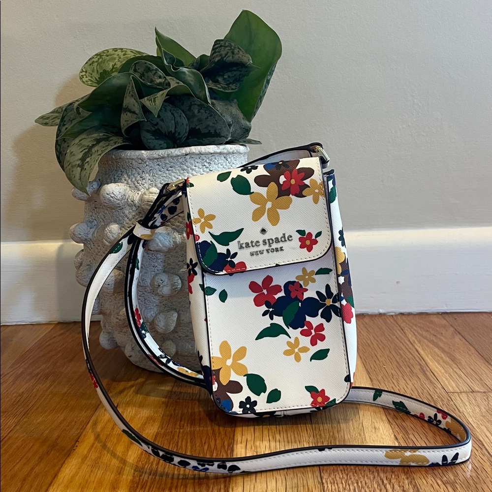 🌸♠️Kate Spade Staci Sailing Floral Flap Phone Crossbody – Like New♠️🌸